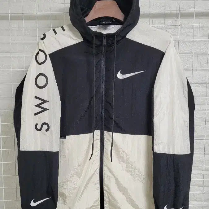 [BUNJANG] Nike Big Swoosh Windbreaker Jacket / [M-100]NIKE나이키 검흰 범고래 빅스우시로고 후드일체형바람막이