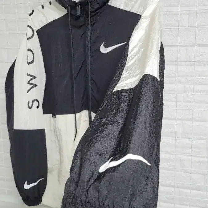 [BUNJANG] Nike Big Swoosh Windbreaker Jacket / [M-100]NIKE나이키 검흰 범고래 빅스우시로고 후드일체형바람막이