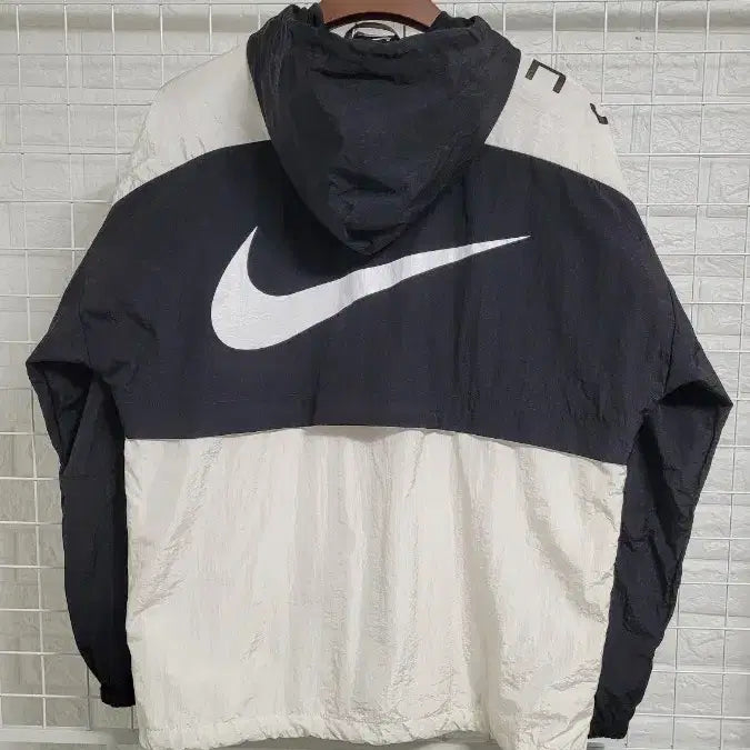 [BUNJANG] Nike Big Swoosh Windbreaker Jacket / [M-100]NIKE나이키 검흰 범고래 빅스우시로고 후드일체형바람막이