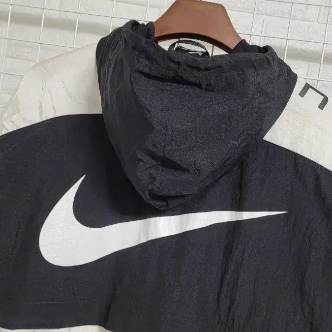 [BUNJANG] Nike Big Swoosh Windbreaker Jacket / [M-100]NIKE나이키 검흰 범고래 빅스우시로고 후드일체형바람막이