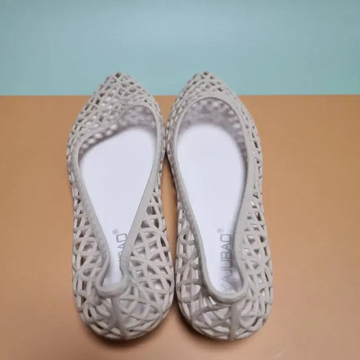 [BUNJANG] Generic Beige Jelly Flat Shoes for Women / 펀칭 플랫 230 젤리슈즈 베이지 여성