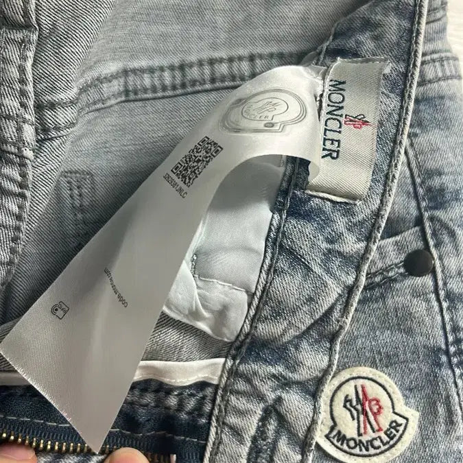 [BUNJANG] Moncler Washed Denim Jeans / 몽클레어 워싱 데님 청바지