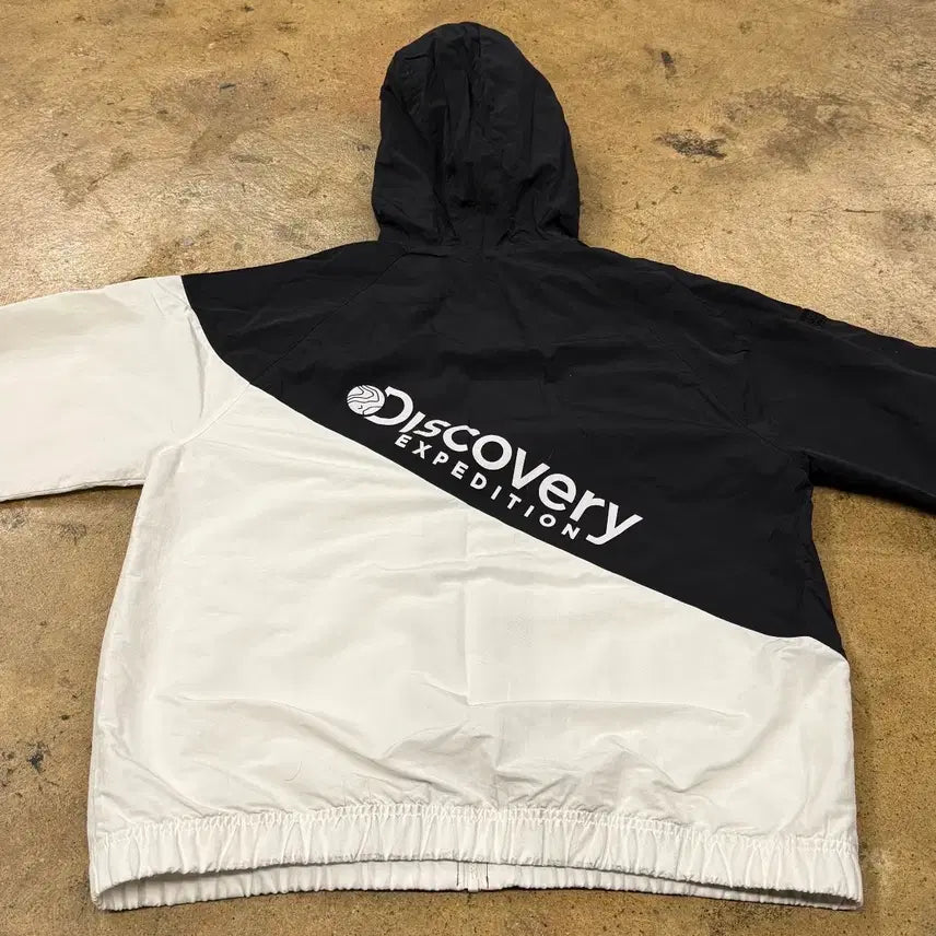 [BUNJANG] Discovery Black and White Windbreaker Hooded Jacket / [정품/95] 디스커버리 블랙 화이트 바람막이 후드 자켓
