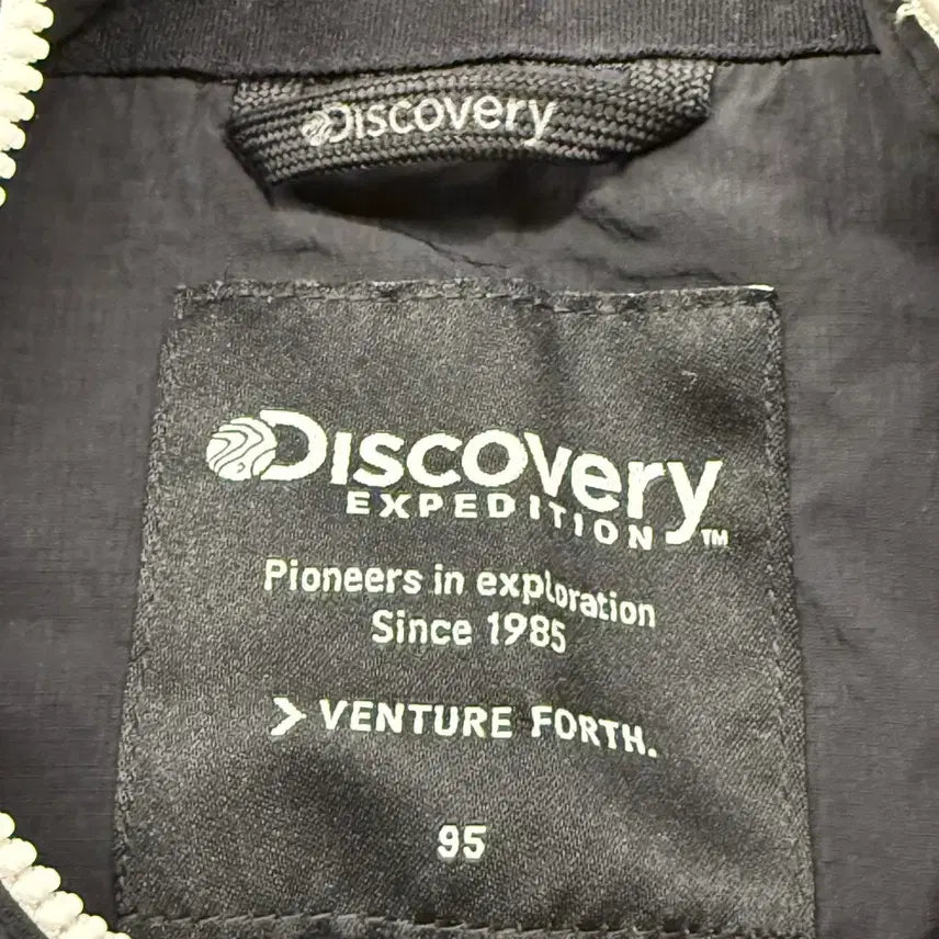 [BUNJANG] Discovery Black and White Windbreaker Hooded Jacket / [정품/95] 디스커버리 블랙 화이트 바람막이 후드 자켓