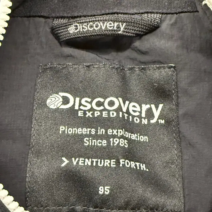 [BUNJANG] Discovery Black and White Windbreaker Hooded Jacket / [정품/95] 디스커버리 블랙 화이트 바람막이 후드 자켓