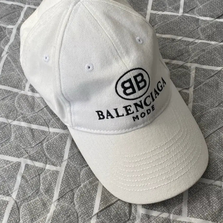 [SOLD OUT] 발렌시아가 화이트 볼캡 모자