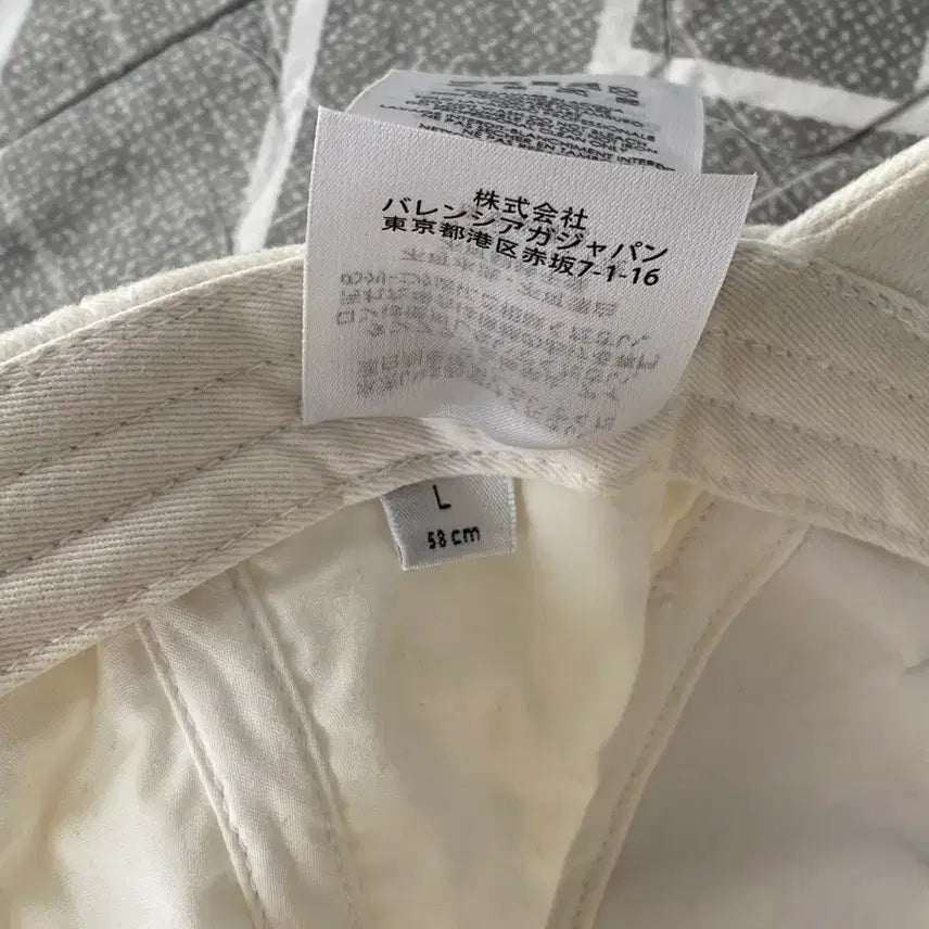 [SOLD OUT] 발렌시아가 화이트 볼캡 모자