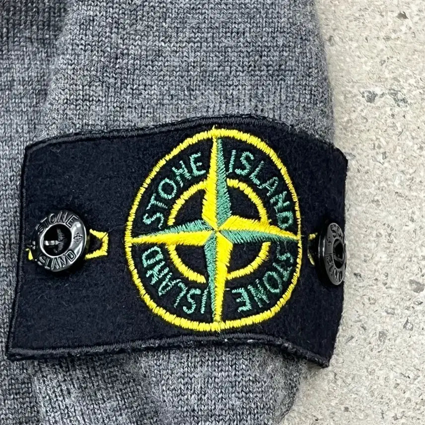 [SOLD OUT] 스톤아일랜드 와펜 그레이 터틀넥 니트