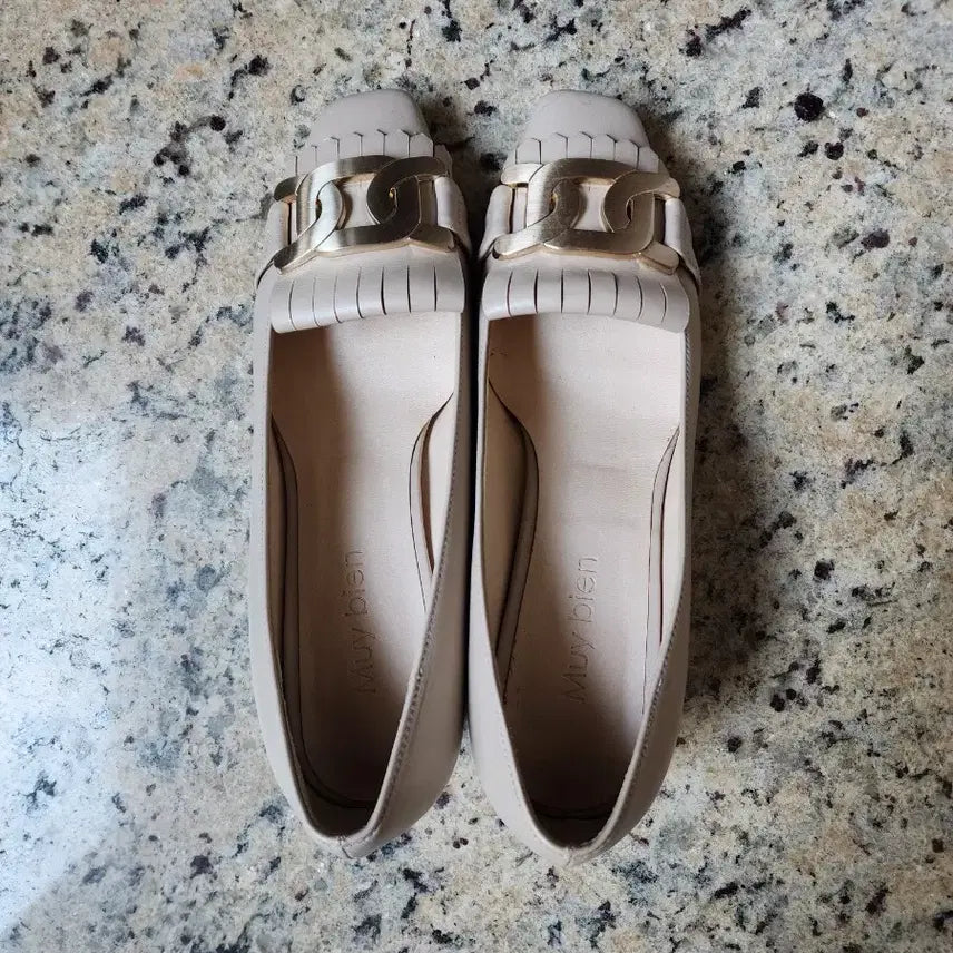 [BUNJANG] Muy Bien Beige Pumps with Gold Ornament / Muy Bien 골드 장식 펌프스 구두