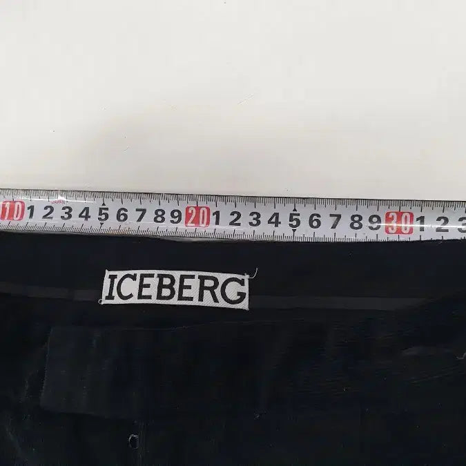 [BUNJANG] ICEBERG Black Corduroy Pants / ICEBERG 아이스버그 블랙 코듀로이 바지