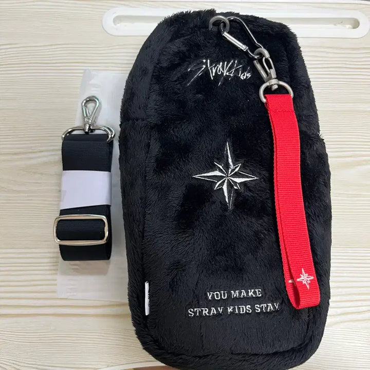 [SOLD OUT] [BUNJANG] Stray Kids Plush Crossbody Pouch / Stray Kids 스트레이키즈 플러시 크로스백 파우치