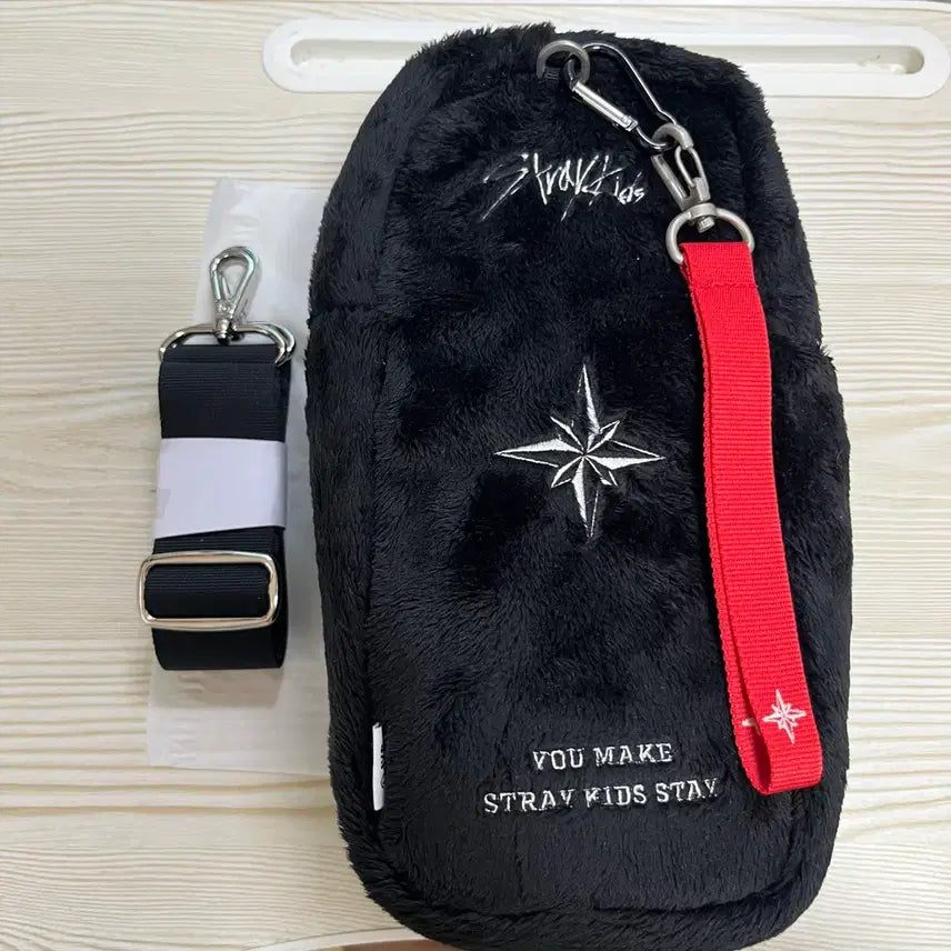 [SOLD OUT] [BUNJANG] Stray Kids Plush Crossbody Pouch / Stray Kids 스트레이키즈 플러시 크로스백 파우치