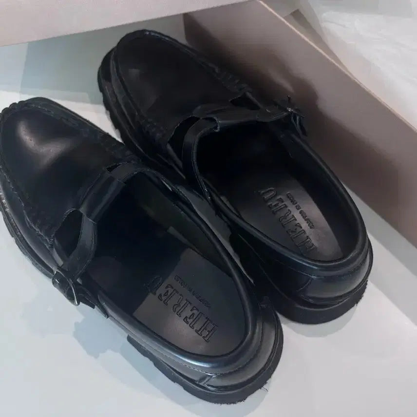 [BUNJANG] HEREU T-Bar Loafers / 헤레우(HEREU) 알버 T바 로퍼 쉬이즈큐트