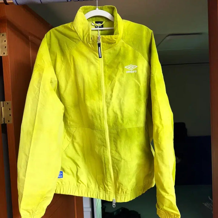 [BUNJANG] Umbro Classic Warm-up Jacket (Size 100) / 엄브로 클래식 웜업 자켓 100 사이즈 팝니다