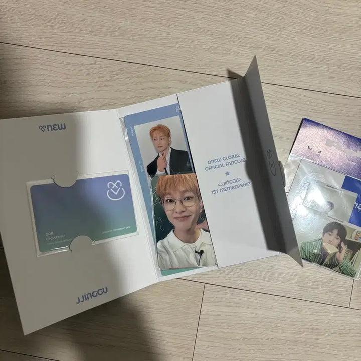 [BUNJANG] Onew Zingg 팬클럽 1st Kit + Flow Album (2) + Sticker / 온유 찡구 팬클럽 1기 키트+ flow 앨범2장+ 스티커
