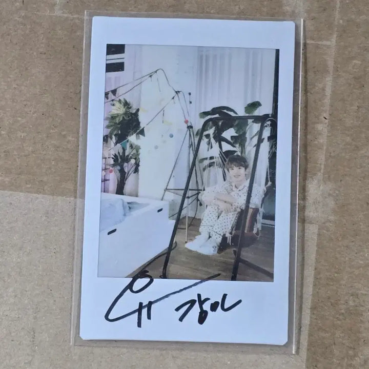 [BUNJANG] Yoo Kangmin Signed Polaroid / 유강민 싸인폴라