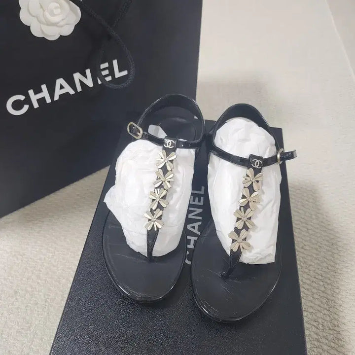 [BUNJANG] Chanel Black Floral Embellished Sandals / 샤넬 블랙 샌들입니다.(정품)