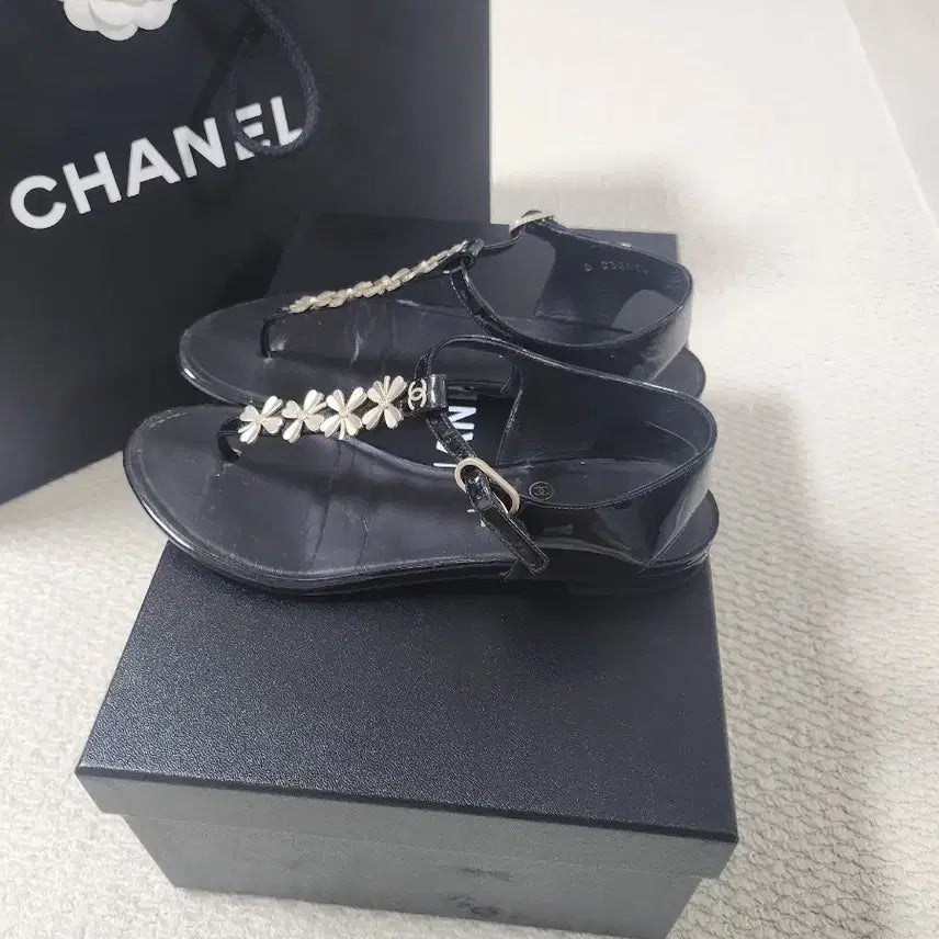 [BUNJANG] Chanel Black Floral Embellished Sandals / 샤넬 블랙 샌들입니다.(정품)