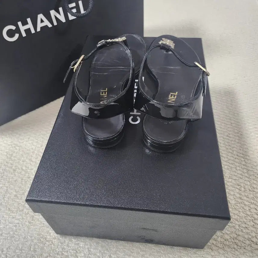 [BUNJANG] Chanel Black Floral Embellished Sandals / 샤넬 블랙 샌들입니다.(정품)