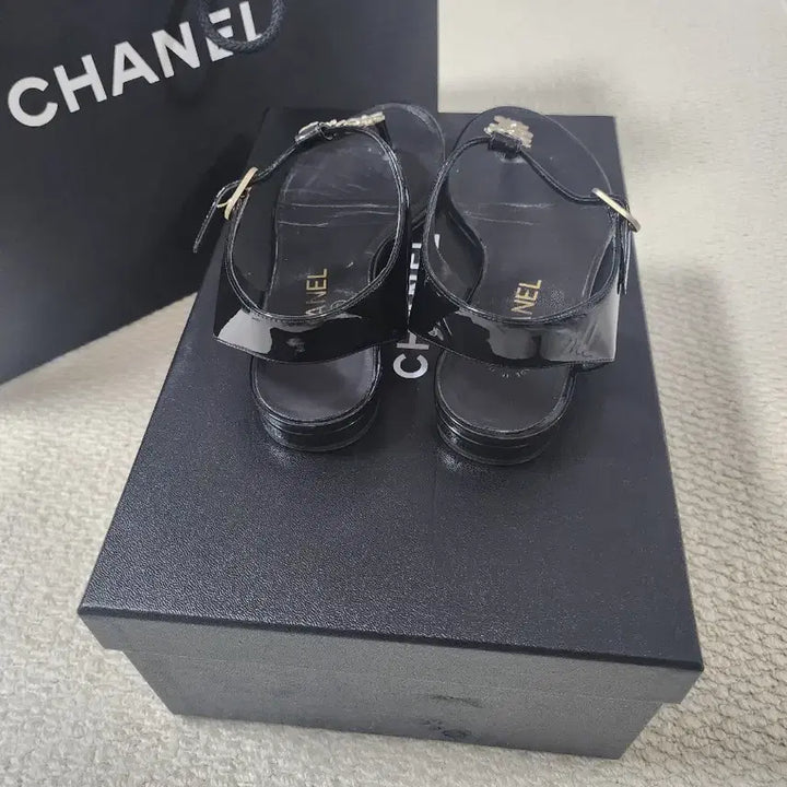 [BUNJANG] Chanel Black Floral Embellished Sandals / 샤넬 블랙 샌들입니다.(정품)