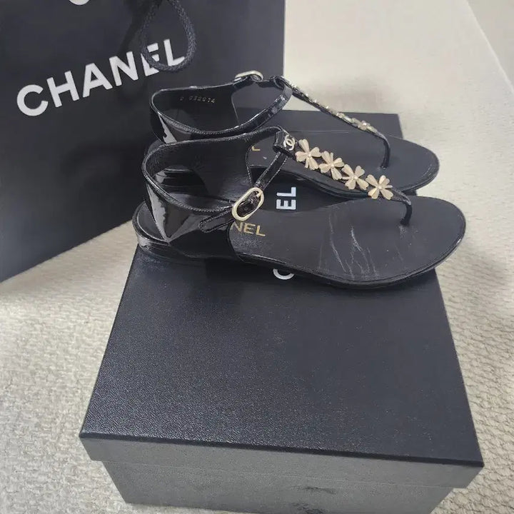 [BUNJANG] Chanel Black Floral Embellished Sandals / 샤넬 블랙 샌들입니다.(정품)