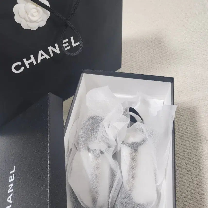[BUNJANG] Chanel Black Floral Embellished Sandals / 샤넬 블랙 샌들입니다.(정품)