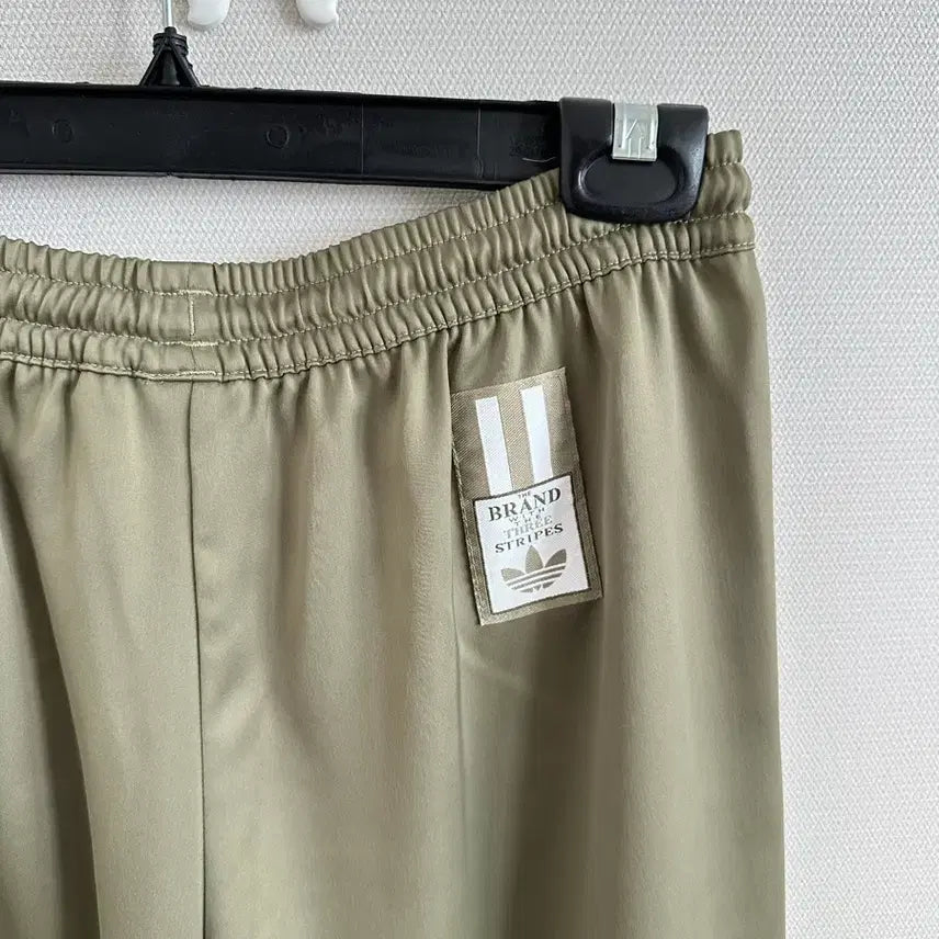 [BUNJANG] Adidas Snap Button Track Pants Olive S / 아디다스 스냅 버튼 트랙 팬츠 올리브 S