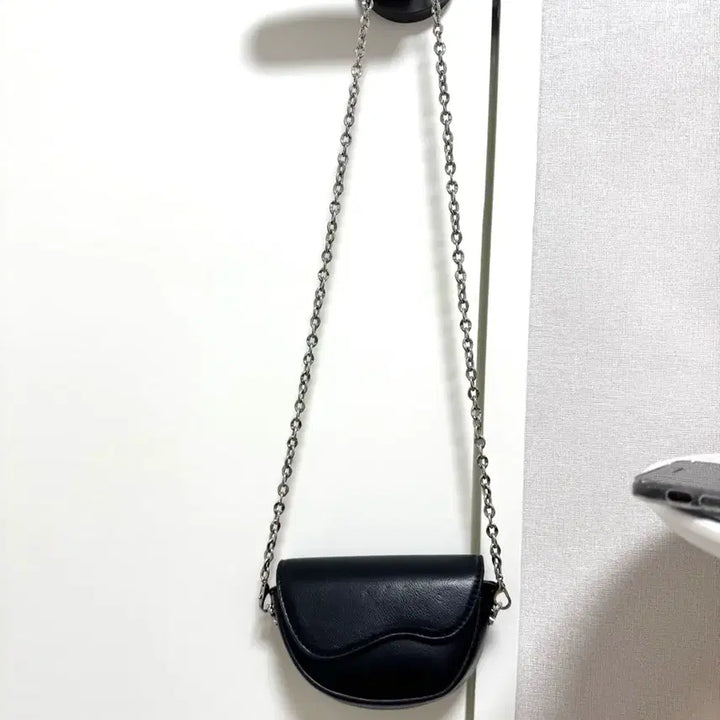 [BUNJANG] Black Chain Mini Crossbody Bag / 블랙 체인 미니 크로스백