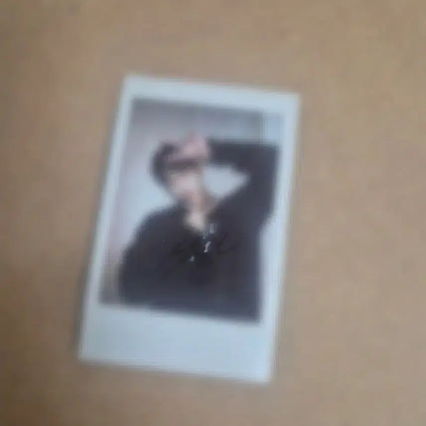 [BUNJANG] Golden Child Lee Daeyeol Signed Polaroid Photo / 골든차일드 이대열 싸인 폴라로이드 사진