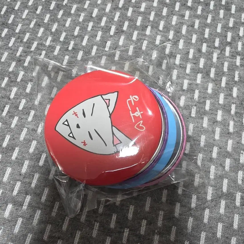 [BUNJANG] PLAVE KETAPO Handwritten Can Badge / 플레이브 케타포 손글씨 캔뱃지