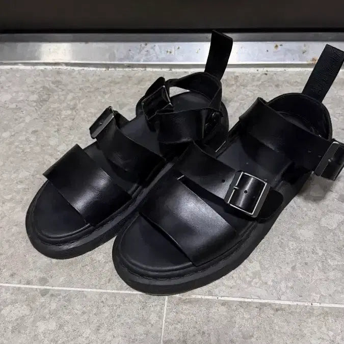 [BUNJANG] Dr. Martens Sandals (240) / 닥터마틴 샌들240