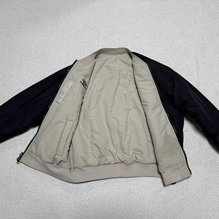 [SOLD OUT] 엄브로 블루종 리버서블 봄버 패딩 남성용 110사이즈