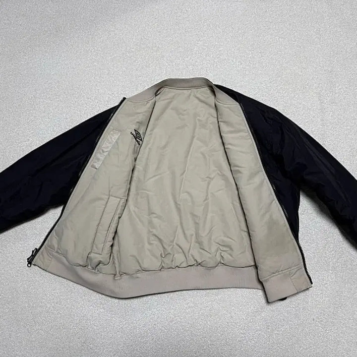[SOLD OUT] 엄브로 블루종 리버서블 봄버 패딩 남성용 110사이즈