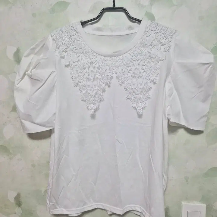 [BUNJANG] White Lace Blouse / 레이스장식 블라우스
