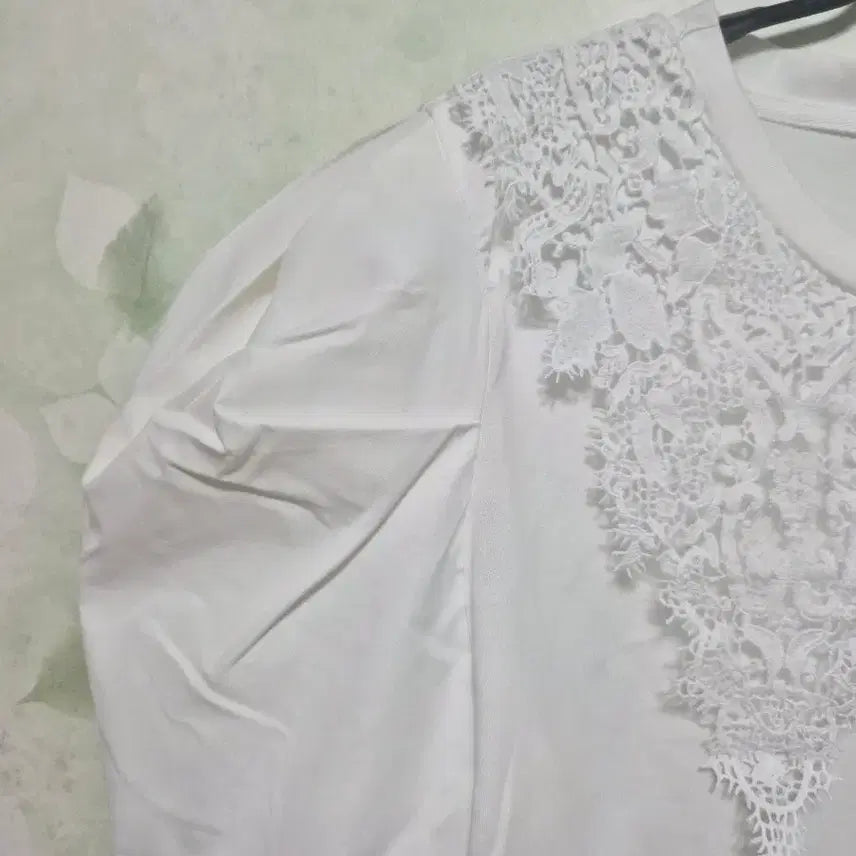 [BUNJANG] White Lace Blouse / 레이스장식 블라우스