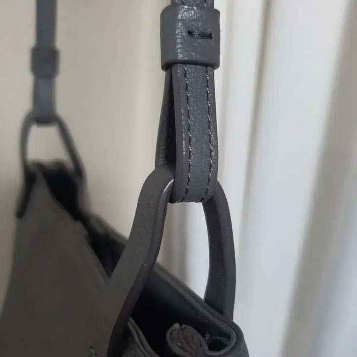 [BUNJANG] Mandarina Duck Leather Crossbody Bag / 만다리나덕 가죽 크로스백