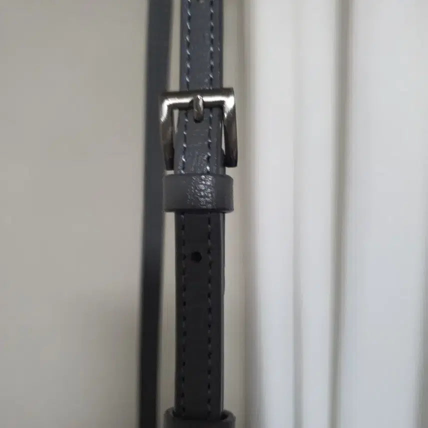 [BUNJANG] Mandarina Duck Leather Crossbody Bag / 만다리나덕 가죽 크로스백