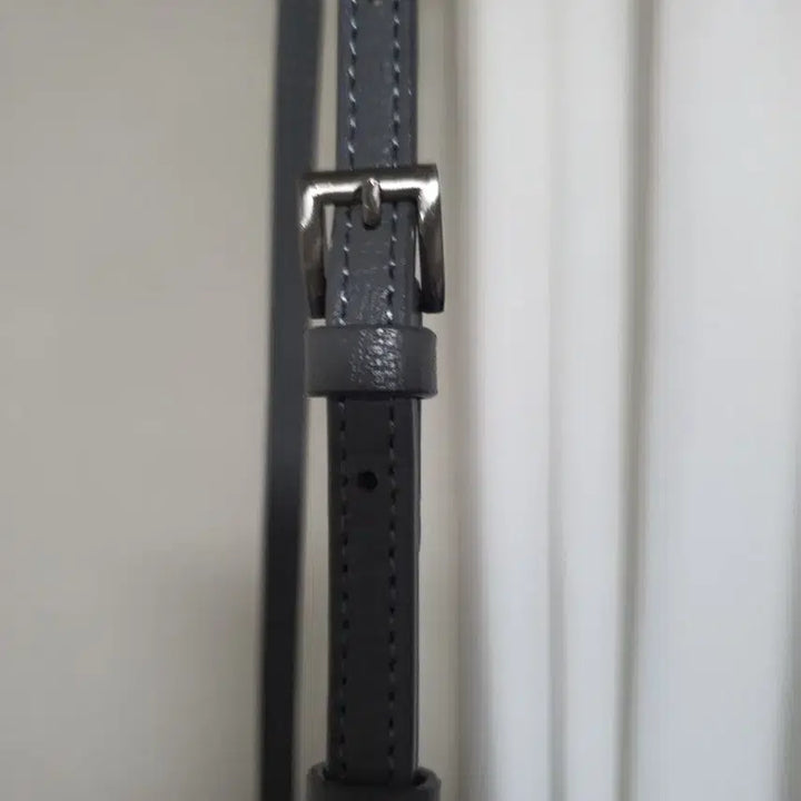 [BUNJANG] Mandarina Duck Leather Crossbody Bag / 만다리나덕 가죽 크로스백