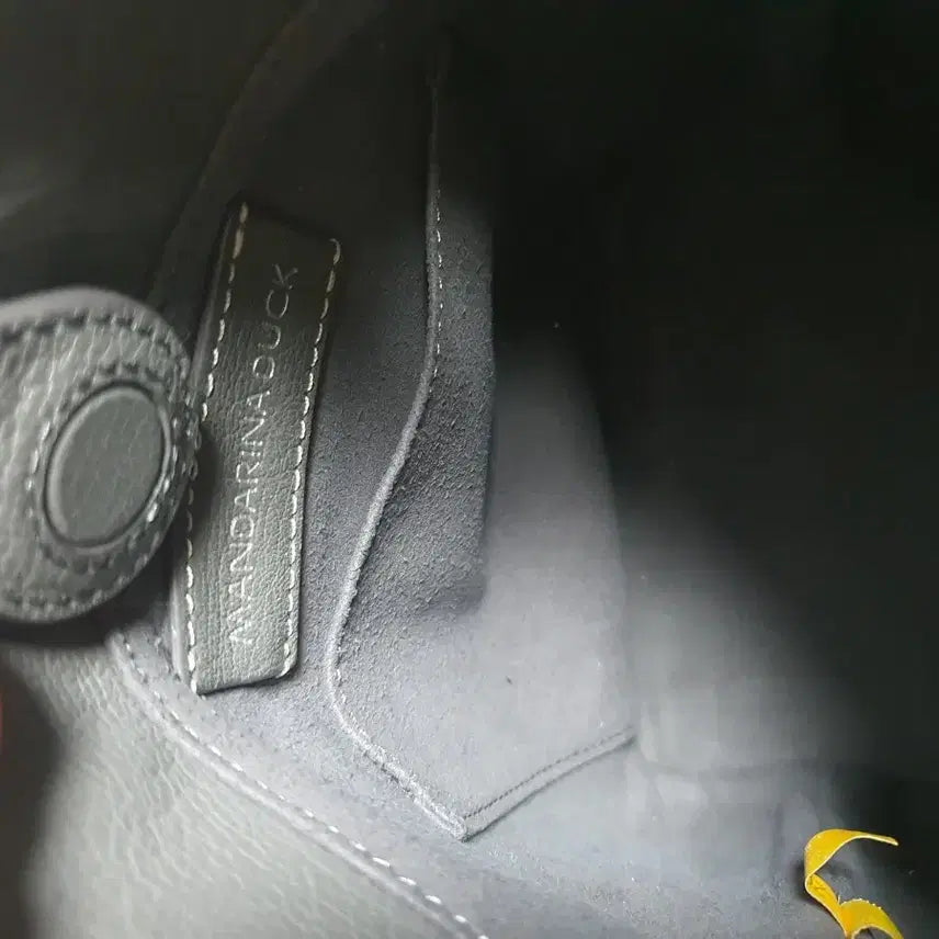 [BUNJANG] Mandarina Duck Leather Crossbody Bag / 만다리나덕 가죽 크로스백