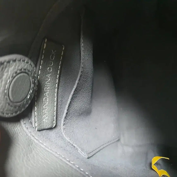 [BUNJANG] Mandarina Duck Leather Crossbody Bag / 만다리나덕 가죽 크로스백