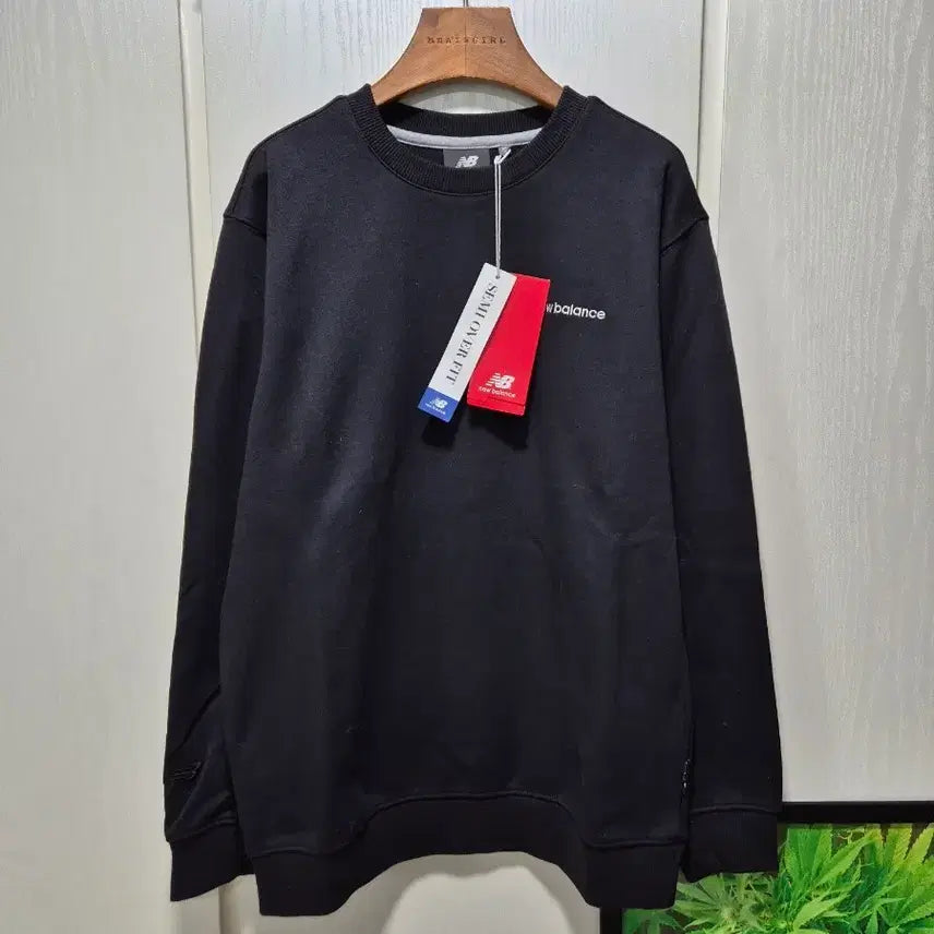 [BUNJANG] New Balance Black Crewneck Sweatshirt / (세일)(새상품)뉴발란스 블랙 맨투맨. 새상품