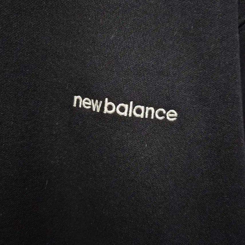 [BUNJANG] New Balance Black Crewneck Sweatshirt / (세일)(새상품)뉴발란스 블랙 맨투맨. 새상품