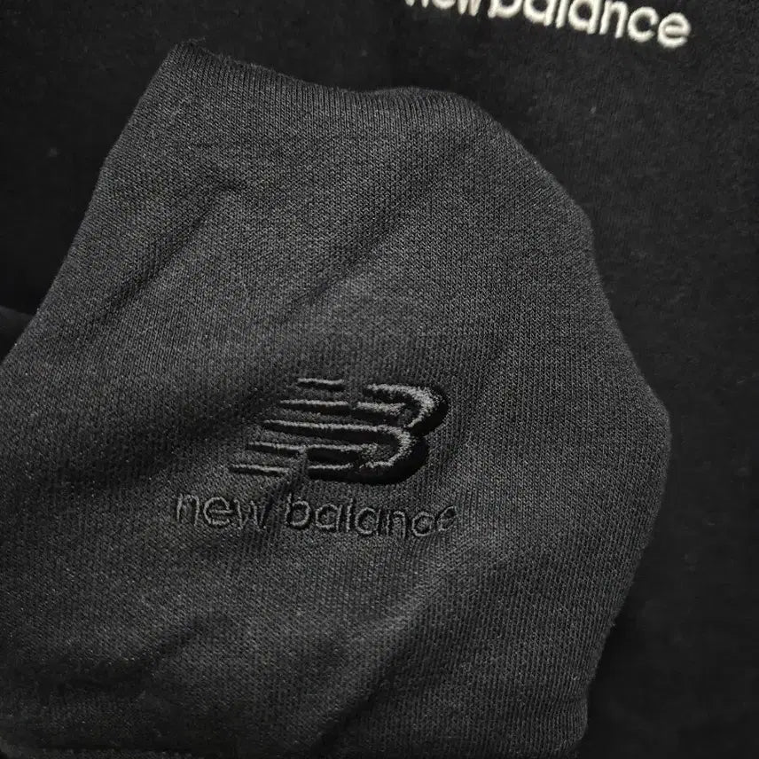 [BUNJANG] New Balance Black Crewneck Sweatshirt / (세일)(새상품)뉴발란스 블랙 맨투맨. 새상품