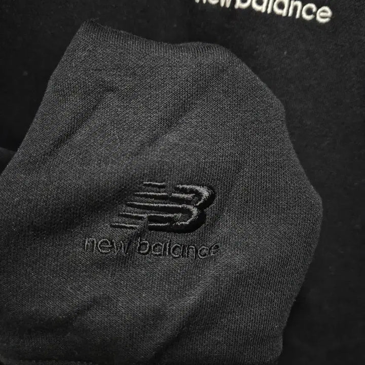 [BUNJANG] New Balance Black Crewneck Sweatshirt / (세일)(새상품)뉴발란스 블랙 맨투맨. 새상품