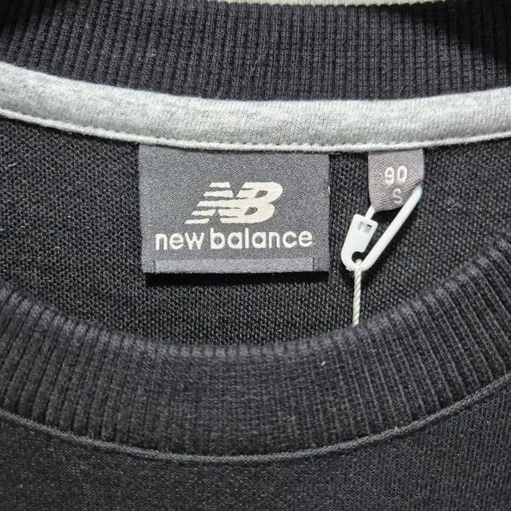 [BUNJANG] New Balance Black Crewneck Sweatshirt / (세일)(새상품)뉴발란스 블랙 맨투맨. 새상품