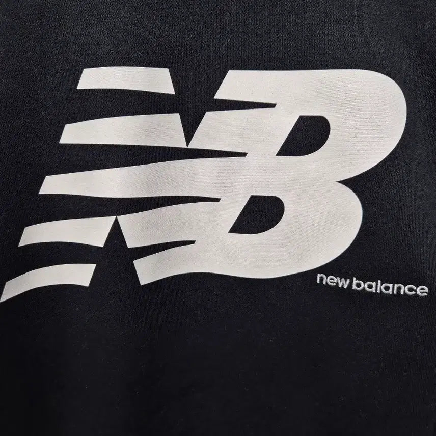 [BUNJANG] New Balance Black Crewneck Sweatshirt / (세일)(새상품)뉴발란스 블랙 맨투맨. 새상품