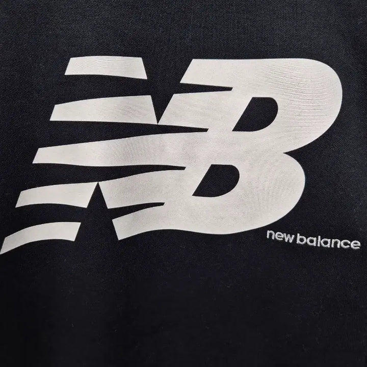 [BUNJANG] New Balance Black Crewneck Sweatshirt / (세일)(새상품)뉴발란스 블랙 맨투맨. 새상품