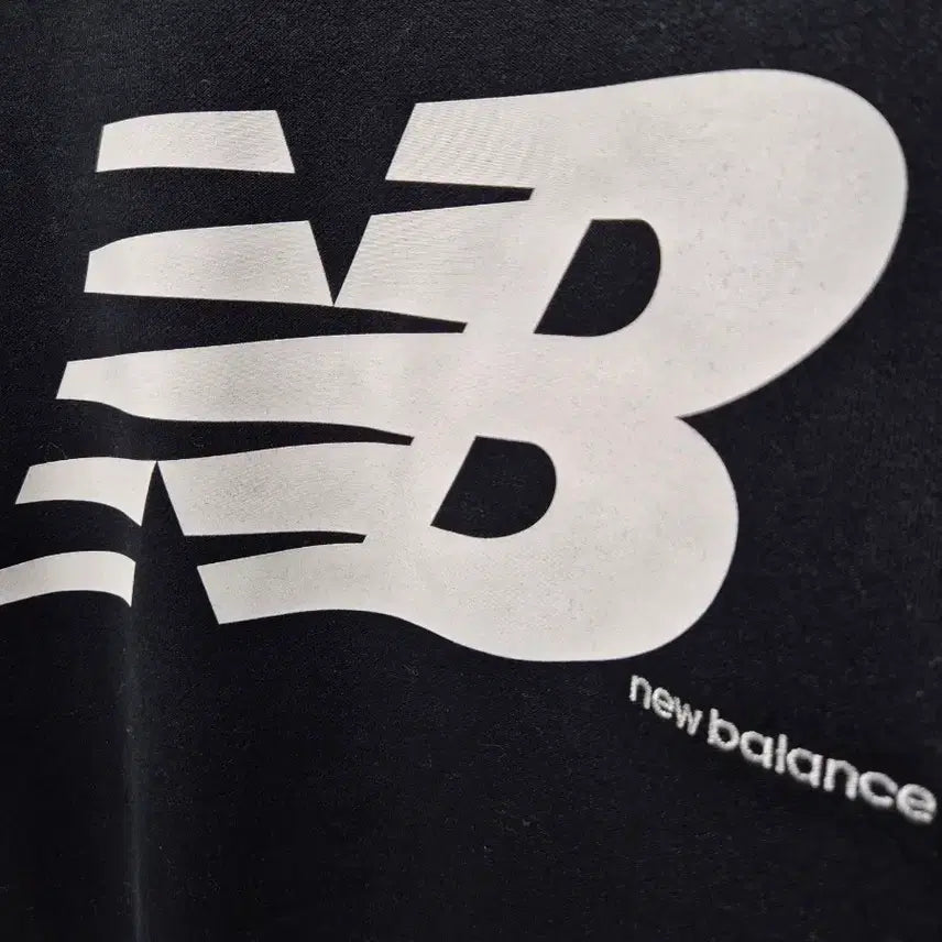 [BUNJANG] New Balance Black Crewneck Sweatshirt / (세일)(새상품)뉴발란스 블랙 맨투맨. 새상품
