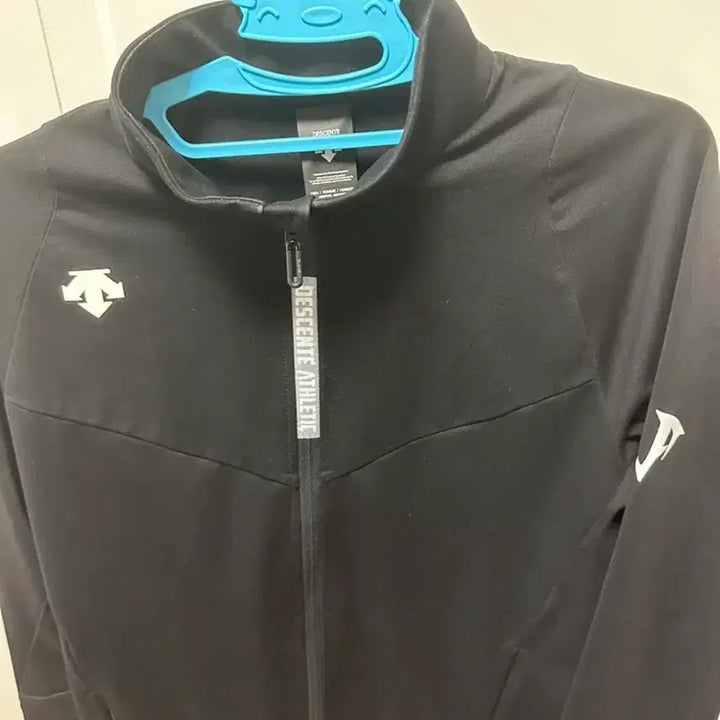 [BUNJANG] Descente Black Zip-Up Jacket (Size 100) / 데상트 블랙 집업 자켓 100