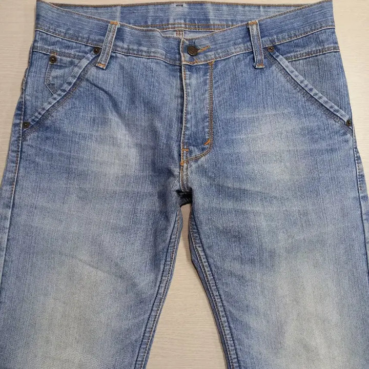 [BUNJANG] Lois Washed Tapered Fit Straight Jeans / 32 Lois 워싱 테이퍼드핏 일자진 32-358